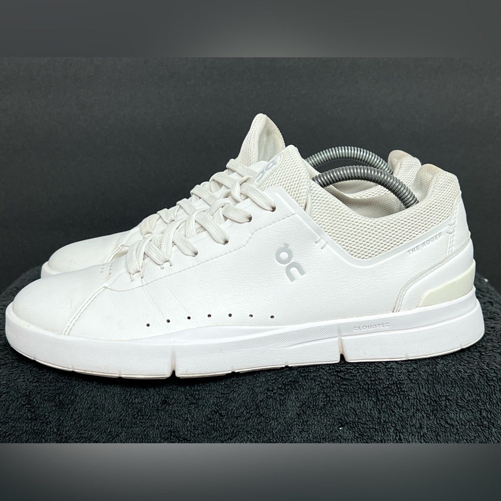 ON CLOUD The Roger Clubhouse Womens Size 10.5 Sneakers White Lace Up NICE